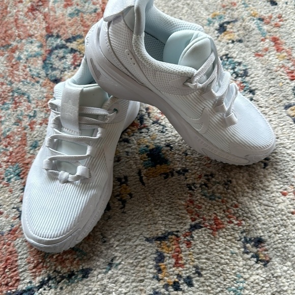 (Grade School) Nike Star Runner 4 'Triple White' DX7615-100 size 12 youth no box - Picture 6 of 6
